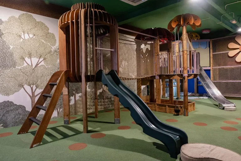 De playground entertainment voor kinderen 768x512