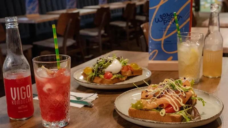 De uitgebreide menukaart van ontbijt lunch tot diner 800x450