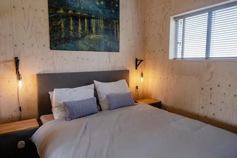 Een heerlijk bed bij Artisan Hideaway 768x512