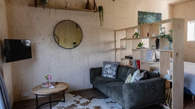 Relax in op de bank luister een lp of kijk wat TV 800x450